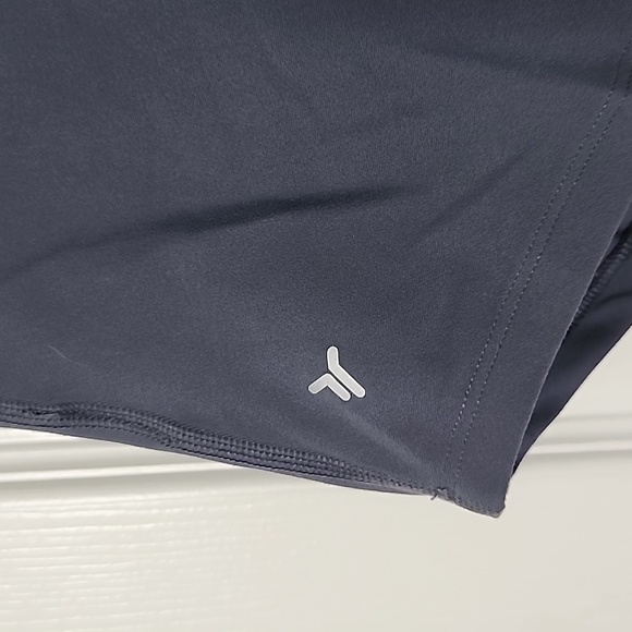 OLD NAVY ACTIVE WOMAN'S MUSCLE TOP XXL - Picture 6 of 11